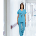 Uniforme Médico Antifluido Agua marina con Bordado Divertido de Stitch