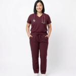 Uniforme Antifluido Lycrado Vinotinto – Estilo y Comodidad Profesional 🍷✨