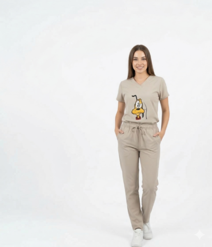 Uniforme Médico Antifluido Beige con Bordado Pluto – Tela Lafayette