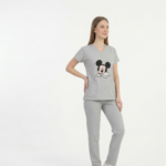 Uniforme Médico Antifluido Gris Perla con Estampado de Mickey – Camel Lycra Lafayette
