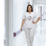 👩‍⚕️ Uniforme Médico Antifluido Hello Kitty Enfermera – Comodidad y Estilo Profesional