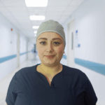 Gorro Antifluido Unisex Gris Perla – Elegancia, Comodidad y Protección Profesional