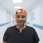 Gorro Antifluido Naranja Estampado Cómic de Mafalda con Moño Ajustable – Color, Estilo y Protección