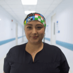 Gorro Antifluido Mickey con Moño – Estilo, Comodidad y Diversión en tu jornada médica