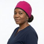 Gorro Antifluido Fucsia con Borde Negro – Color, Estilo y Protección