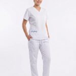 Uniforme Blanco Cuello V Corto Bolsillo Bordado Snoopy Azul Micro-dril Lafayette