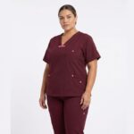 Uniforme Vinotinto Cuello V Vivo Fucsia Antifluido Universal Cloro-resistente Lafayette