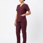Uniforme Vinotinto Cuello V Antifluido Universal Cloro-resistente Lafayette