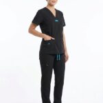 Uniforme Negro Cuello V Vivo Azul Antifluido Importado