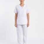 Uniforme Blanco Cuello V Embone Lila Antifluido Importado