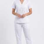 Uniforme Blanco Cuello V Vivo Blanco Bordado Winnie Pooh California Lafayette