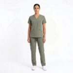 Uniforme Verde Hoja Seca Cuello V Vivo Verde Antifluido Importado Licrado